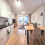 Apartament Rahulihomes, Kolmio, Sauna, 2wc, Autohallipaikka, Parveke